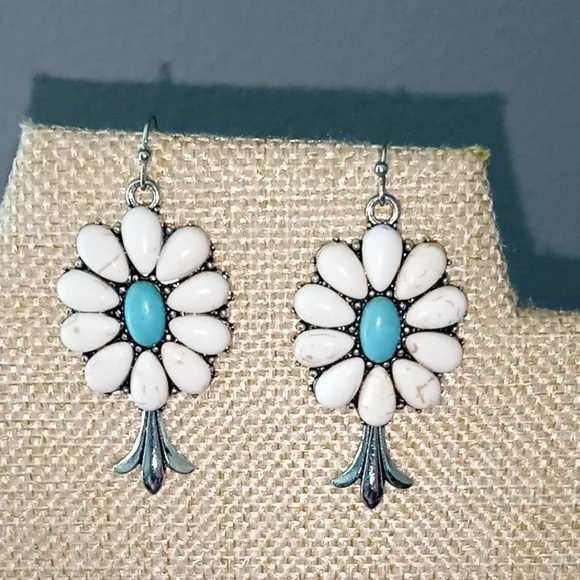 Southwest Necklace and Earring Set - Picture 2 of 7